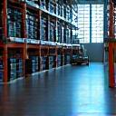 倉庫内で効率的に荷物を運ぶロボット